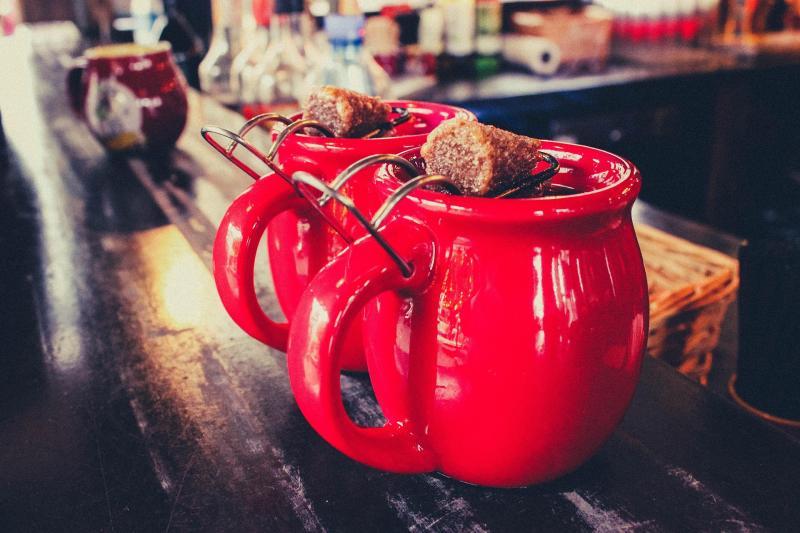 mugs-3872461_1920-800.jpg
